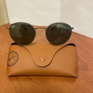 Ray Bans grey and back